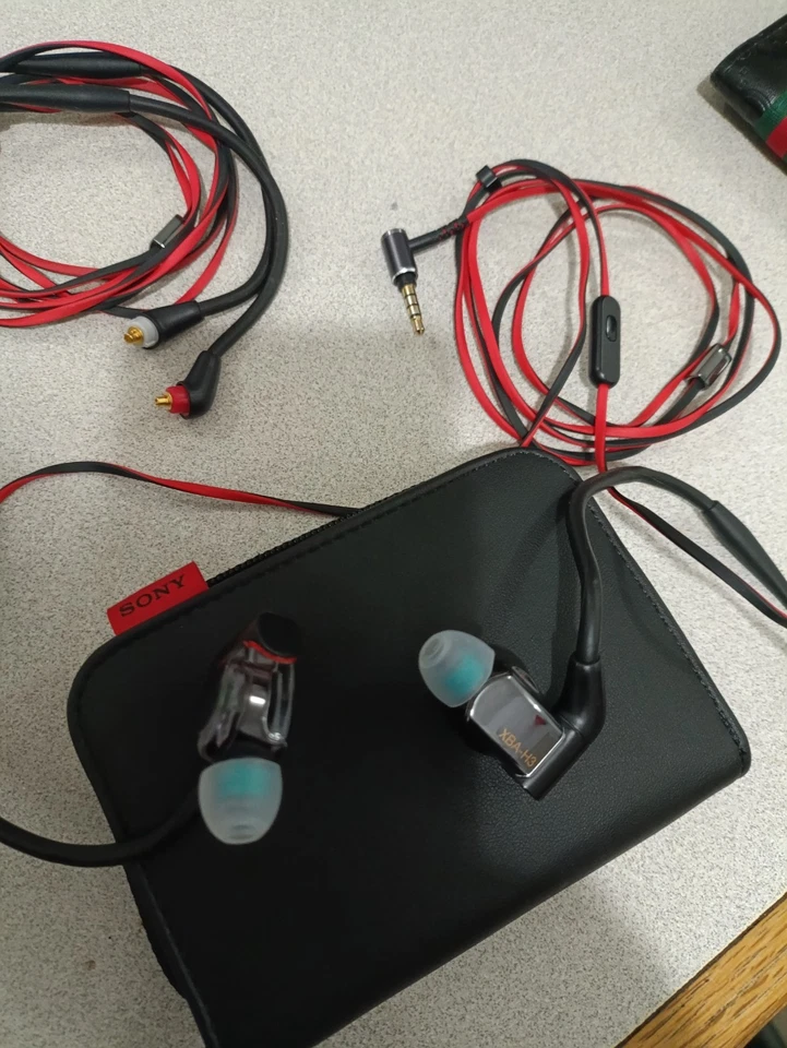 Sony XBA-H3 In-Ear Headphones Black/Red - Image 2 of 4