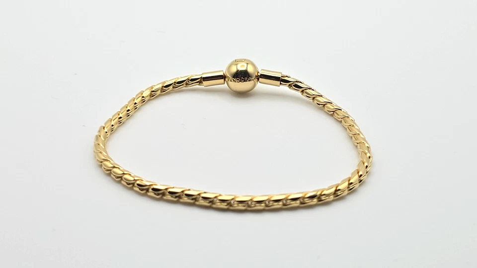 BRAND NEW DESIGN Pandora Moments Round Clasp 14k Gold Plated Bracelet 564028C00 - Image 4 of 4