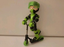 Ben 10 Rustbuggy Ben con scooter da corsa - Ben Ten - Figura verde e nera 