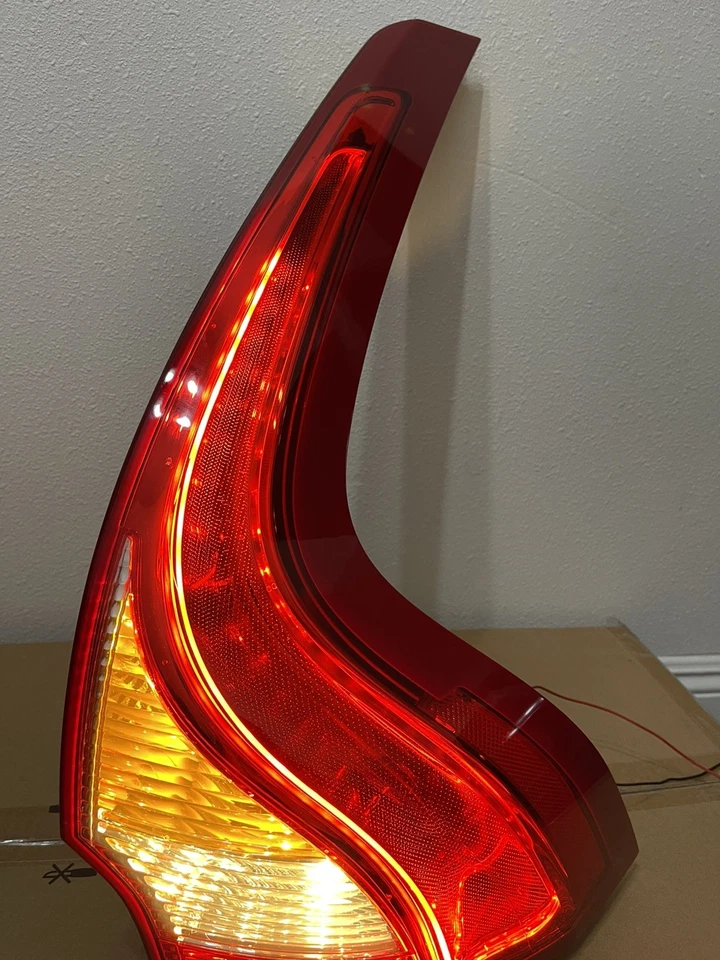 Luz trasera izquierda conductor Volvo XC60 2010-2017 89075216 OEM Foto 2 de 4