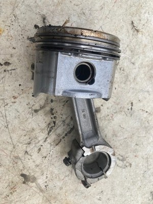 Briggs and Stratton 10 H.P. model 28B707 piston with rod 499492, 494504S