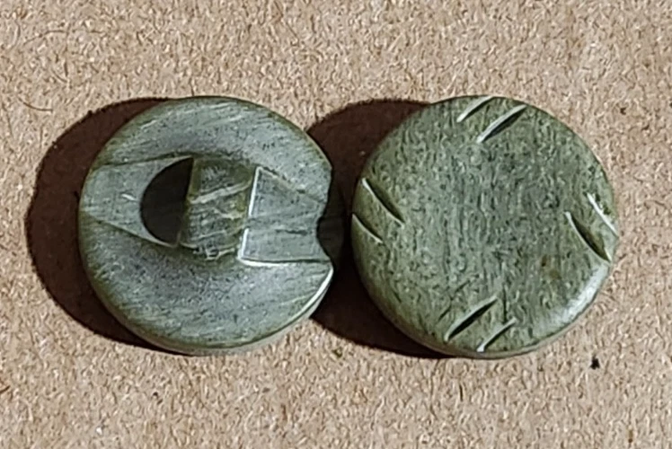 Vintage Green Jade Stone Toned Round Shank Buttons x2 5/8" (19) - Image 2 of 2