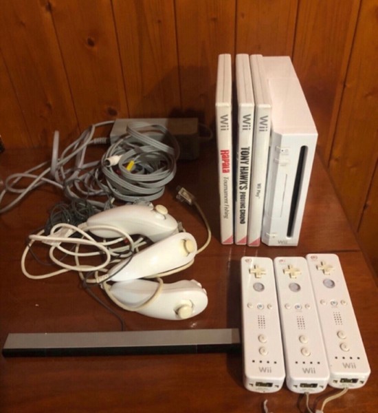WII CONSOLA CON 4JUEGOS INTEGRADOS+3 Juegos fisicos+1 mando 1nunchuk+4para repar