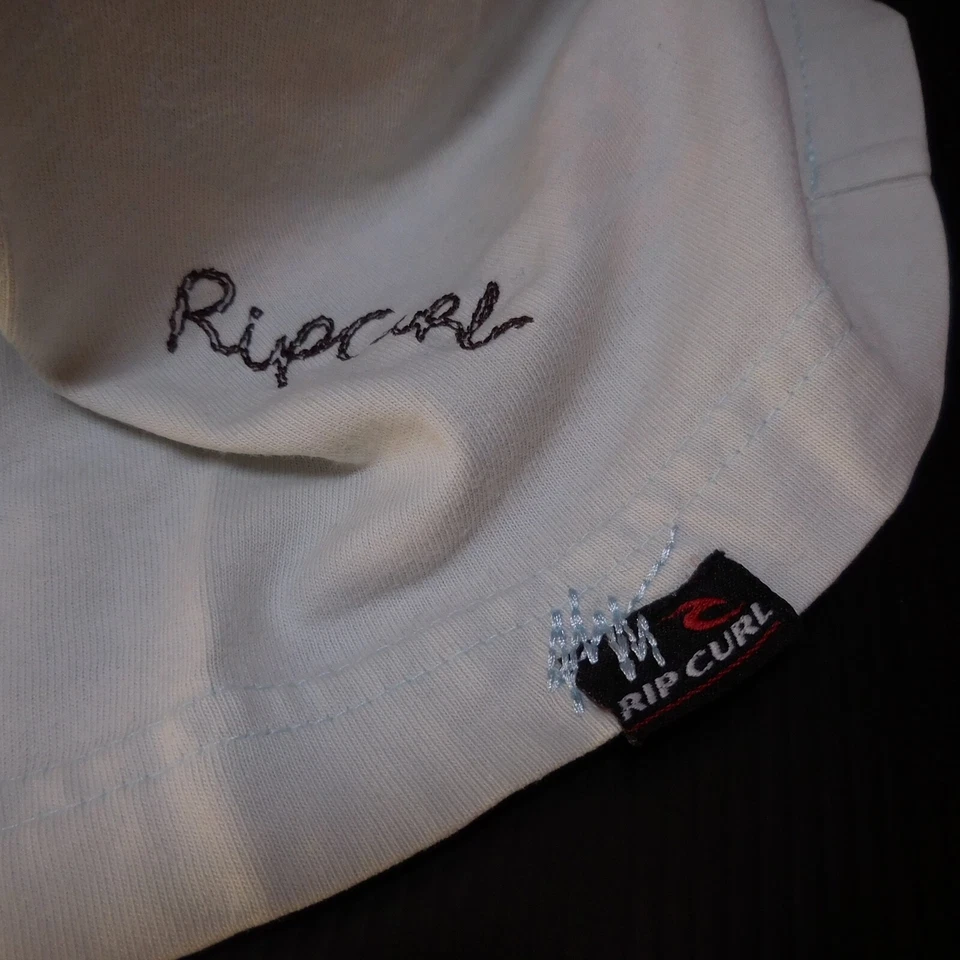 N9375 Camiseta Mangas Cortas Gris Perla Bordado Deporte TALLA S RIP CURL Francia - Imagen 3 de 4