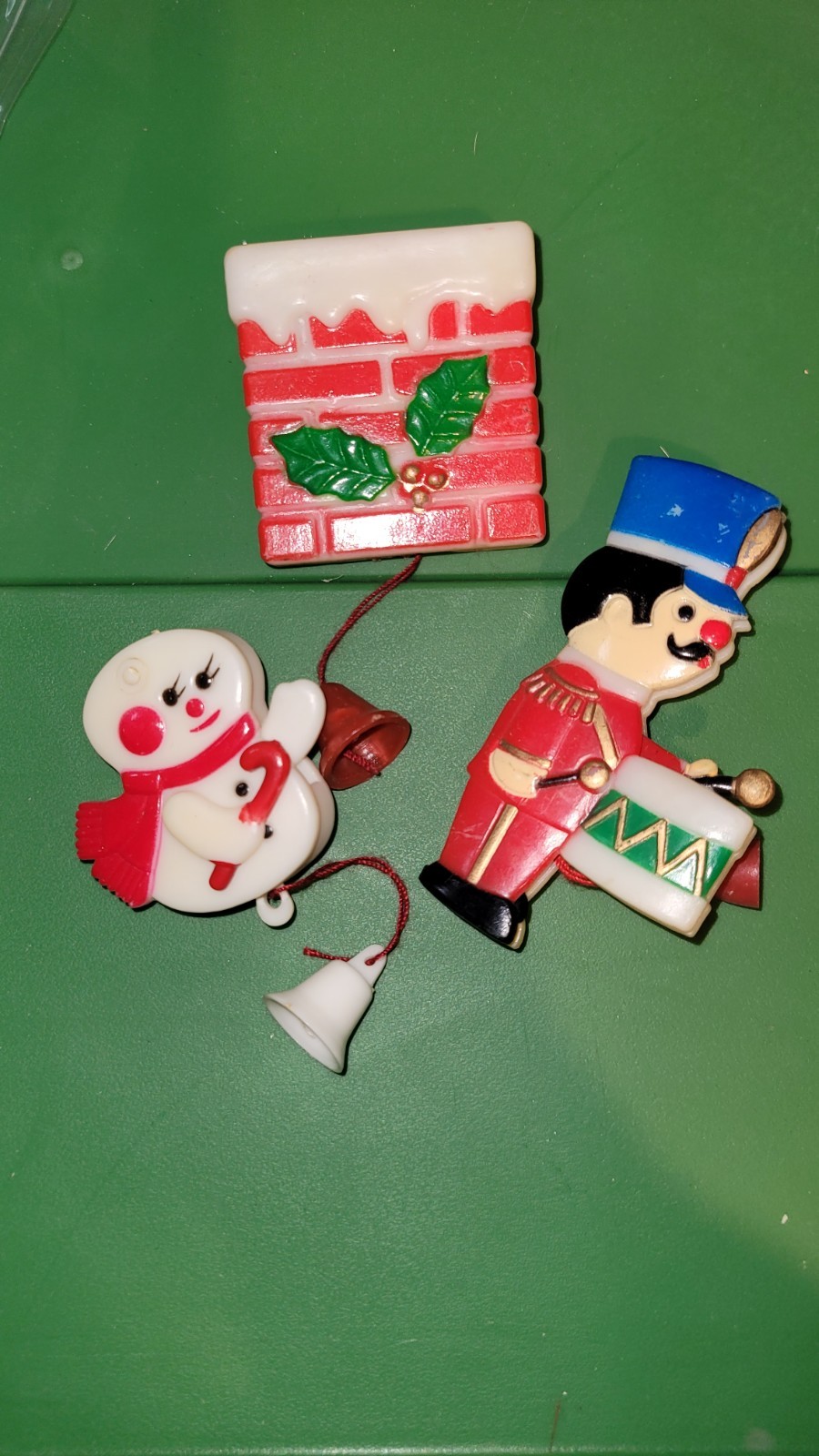 Vintage Plastic Moving Pull String Christmas Pins… - image 1