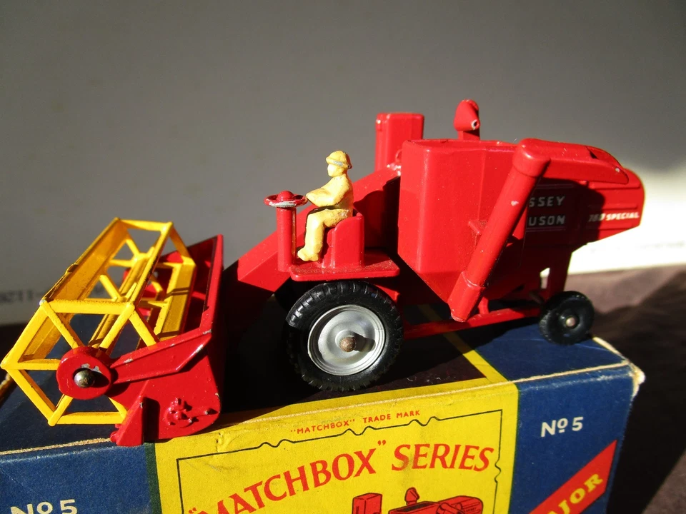 LESNEY MATCHBOX MOKO MAJOR PACK M5 MASSEY FERGUSON COMBINE HARVESTER VNM +VG BOX - Image 3 of 4