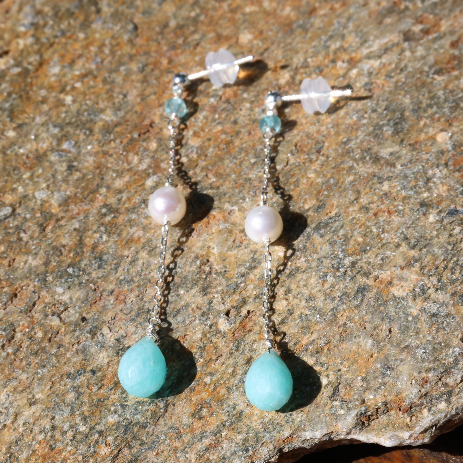 Boucles d'oreilles perle de culture et amazonite : le cadeau idéal pour femme