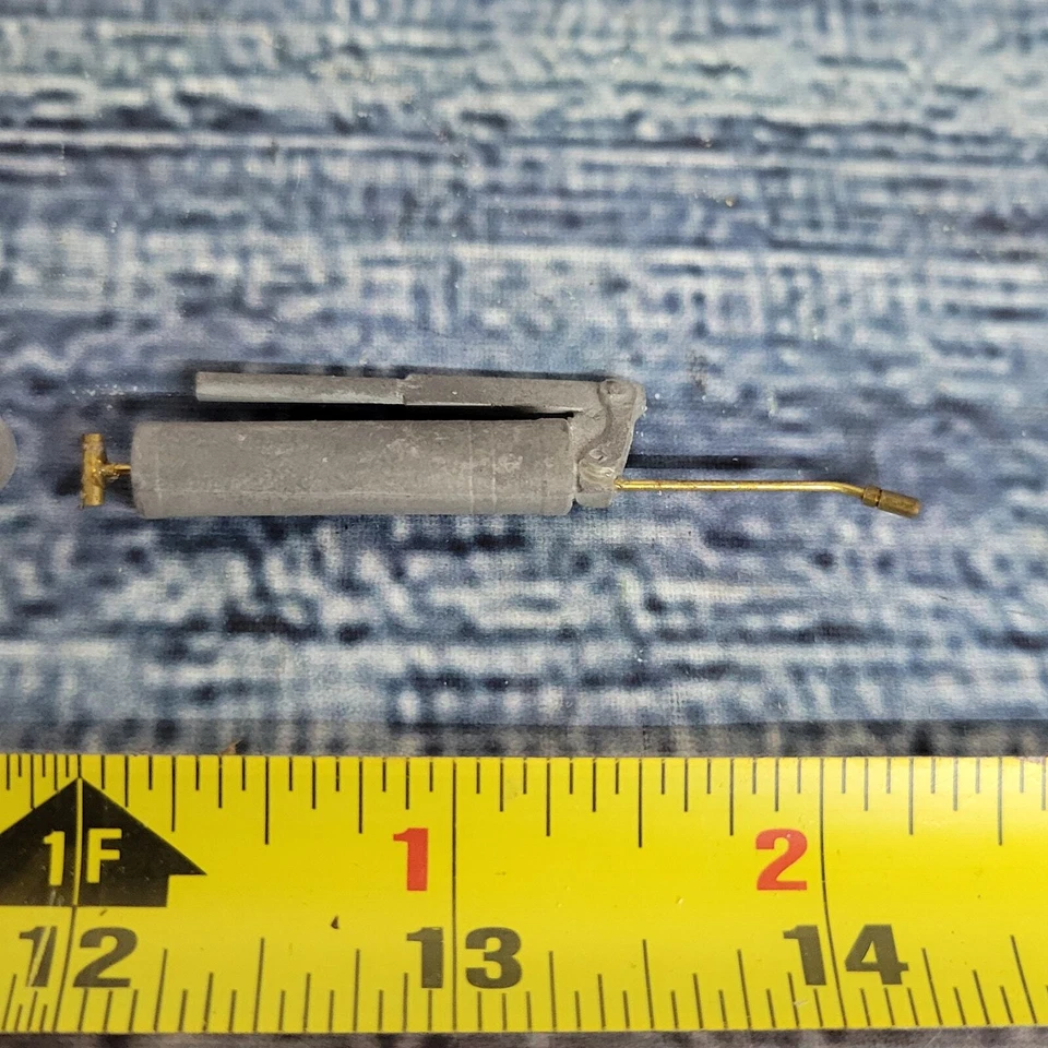 De colección 3 Piezas Raro Mini Coleccionable Plomo y Latón Latas de Aceite y Pistola de Grasa Foto 2 de 4