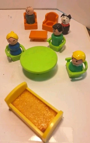 Vintage Lot Of Fisher Price Little People And house Furniture, 13 Pieces