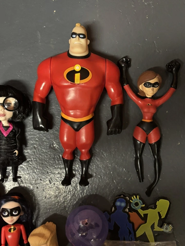 The Incredibles Family Doll/Action Figure Lot - Image 4 of 4