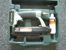 Hitachi NP35A 23 Gauge 1-3/8 In Pneumatic Pin Nailer Tool W Case Oil Set