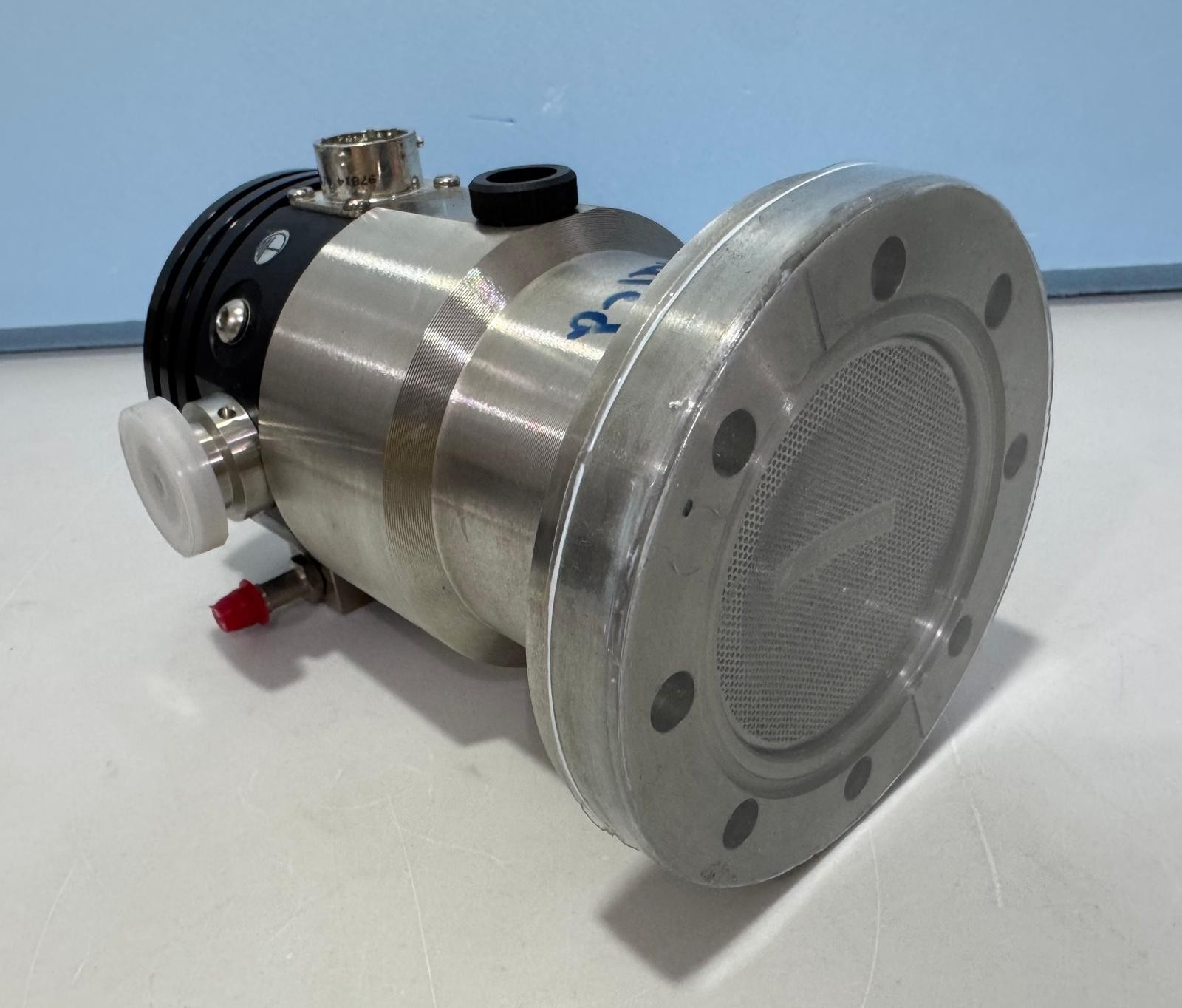 Edwards EXT70H Turbomolecular Vacuum Pump F722-22-000 – High Vacuum Turbo Pump