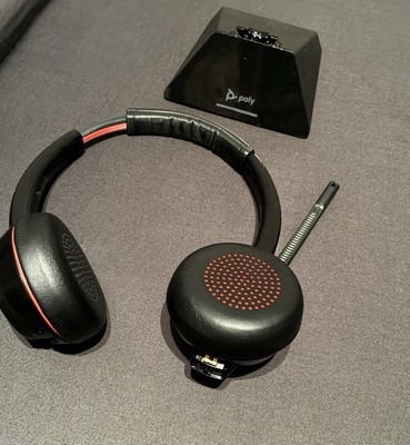 Poly W8220 Headset + Savi 8200 Ladestation