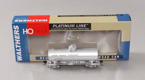 Walthers 932-42205 HO Union Pacific 10,000 Gallon Insulated Tank Car #909858 LN | Condition: Used