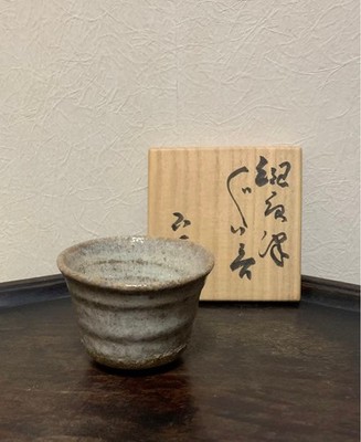 [Beautiful spotted glaze] Sake cup made by Koju Nishioka, Spotted Karatsu sake
