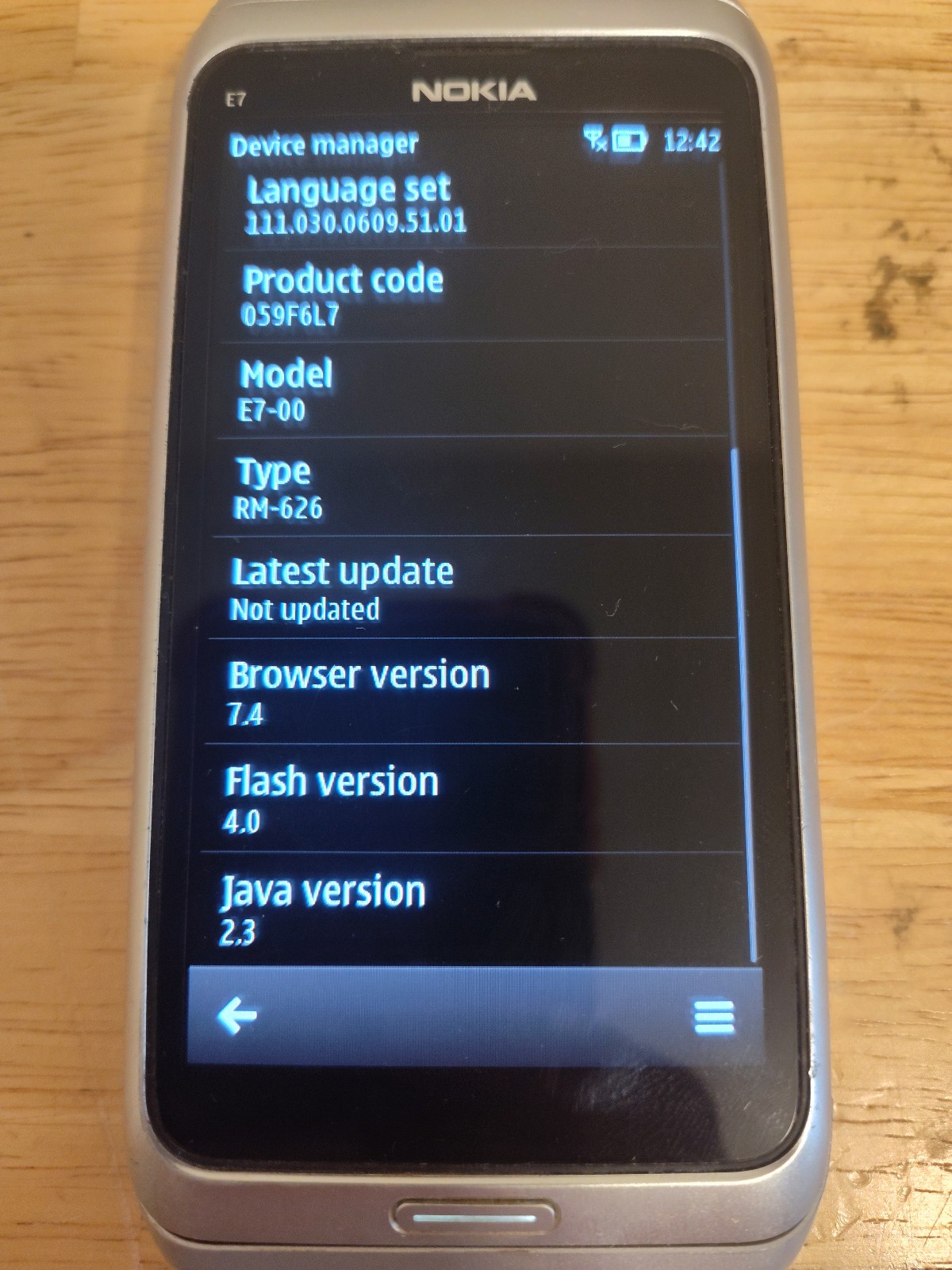 Nokia E7-00 Silver 16GB Unlocked Smartphone RM-626 Rare Symbian Belle