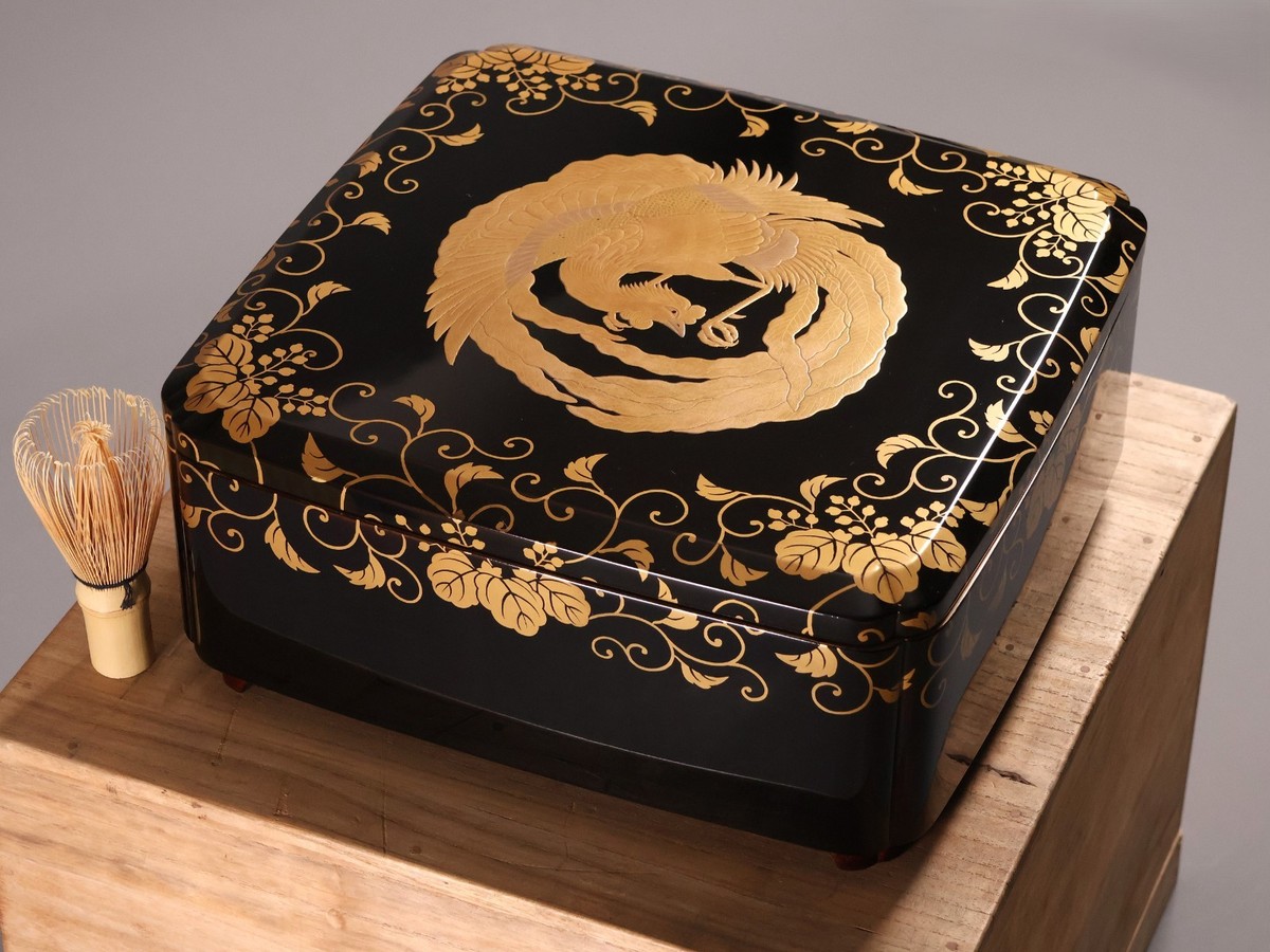 Japanese Lacquer Sweets Box 11.3inch Gold Phoenix Paulownia Crest