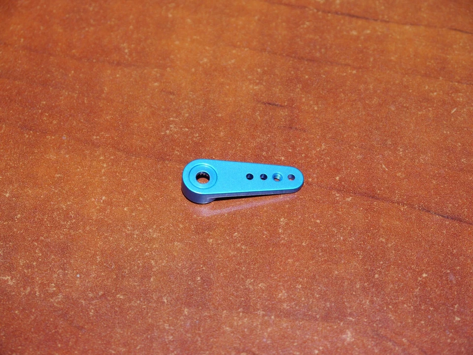 100 Hitec Servo Standard Half Metal Aluminum Horn/Arm 55701 24T Anodized Blue - Image 2 of 3