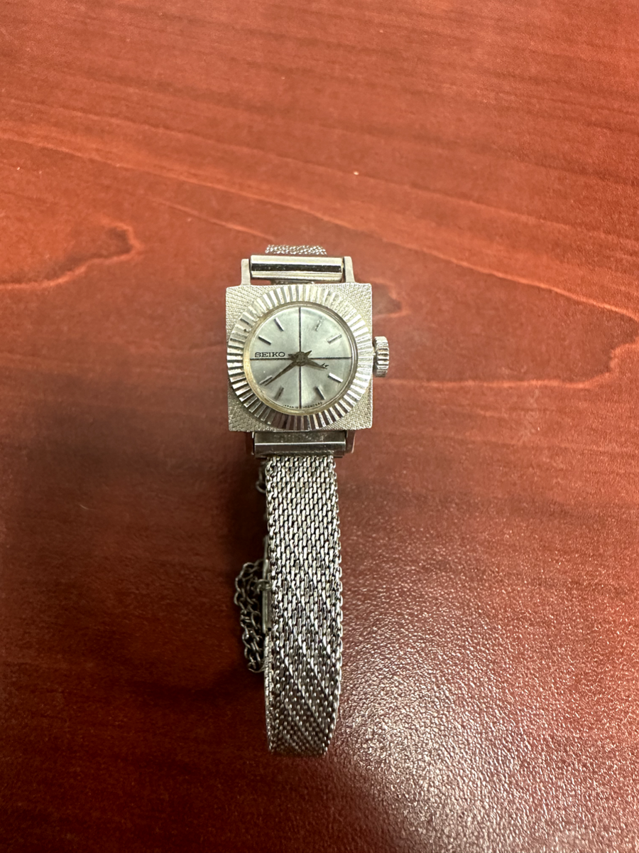 Vintage Classic Ladies Seiko Square Face Wind Up Watch 18  display picture 1