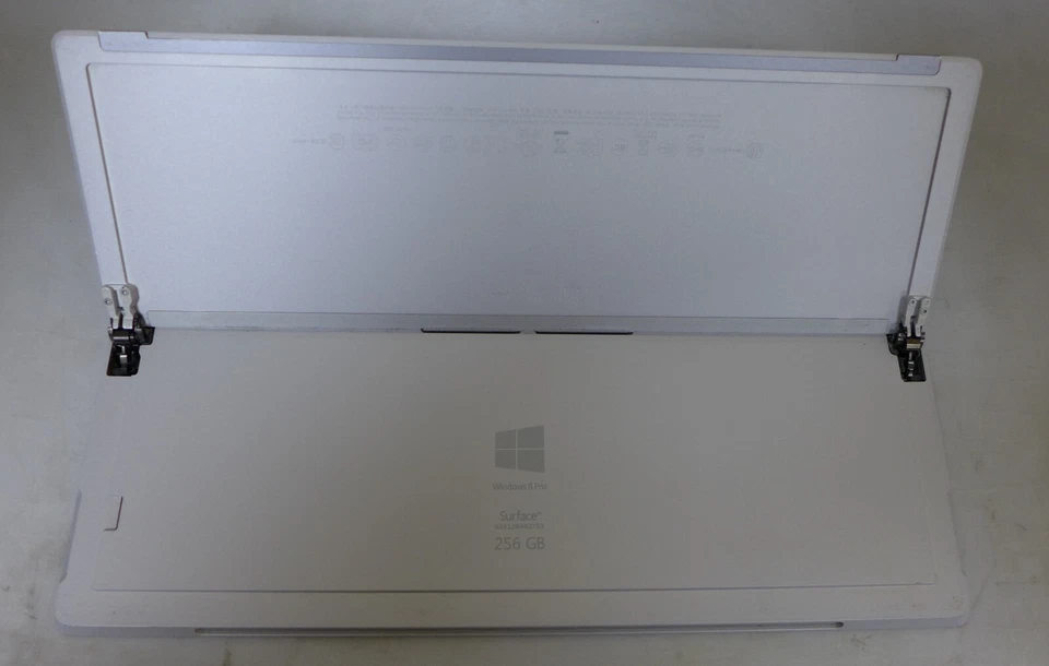 Microsoft Surface pro 3, 13",Silver, i5, 8GB, 256GB- Struck on surface logo - Image 4 of 4