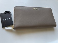 Image of DKNY Bryant Large Wallet - Soft Clay