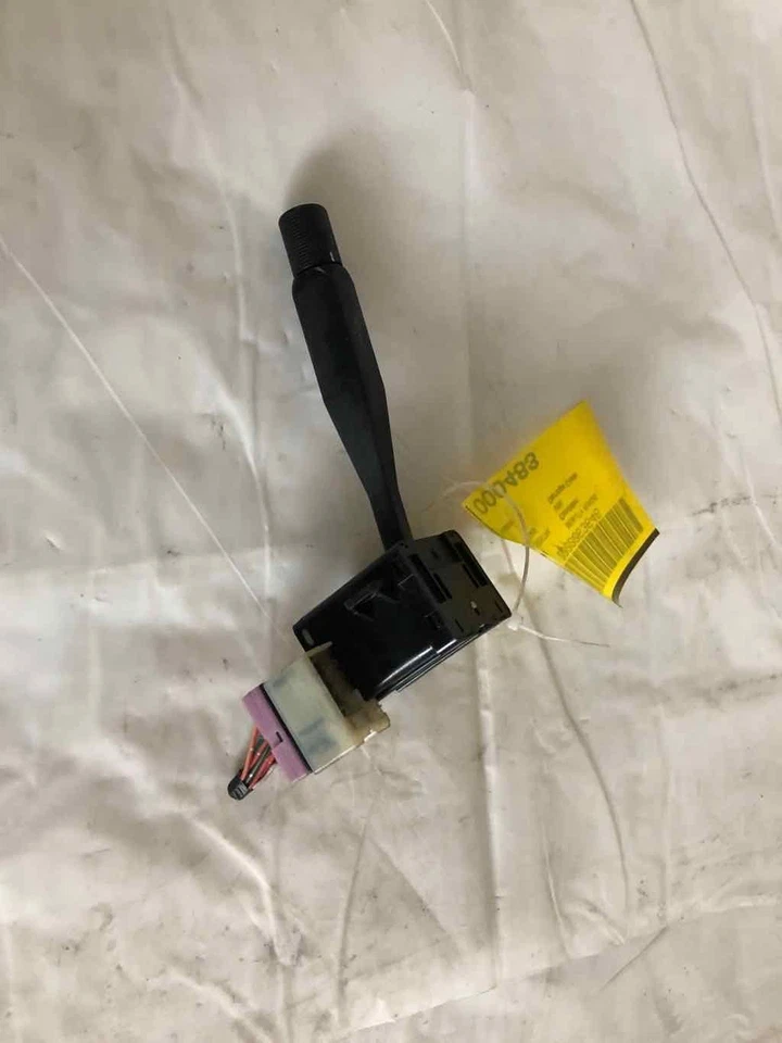 Interruptor de control combinado de luz de giro y luz de cabeza Nissan Sentra 1987-1993 Foto 2 de 4