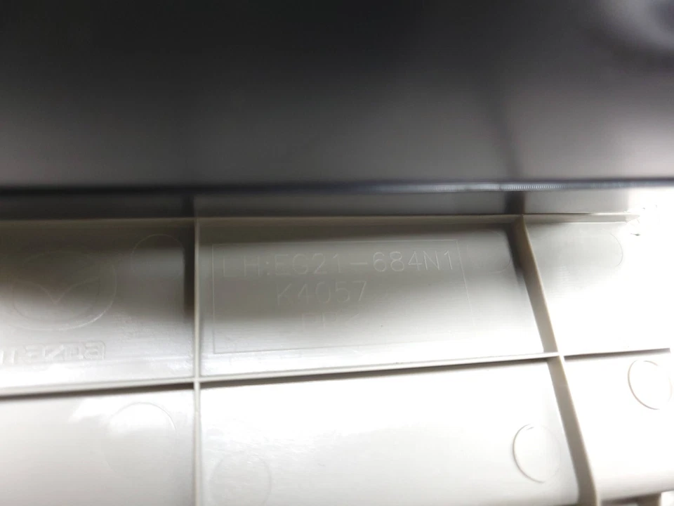 Painel de porta traseiro Mazda CX-7 2007 - 2012 acabamento esquerdo do lado do motorista fabricante de equipamento original - Imagem 4 de 4