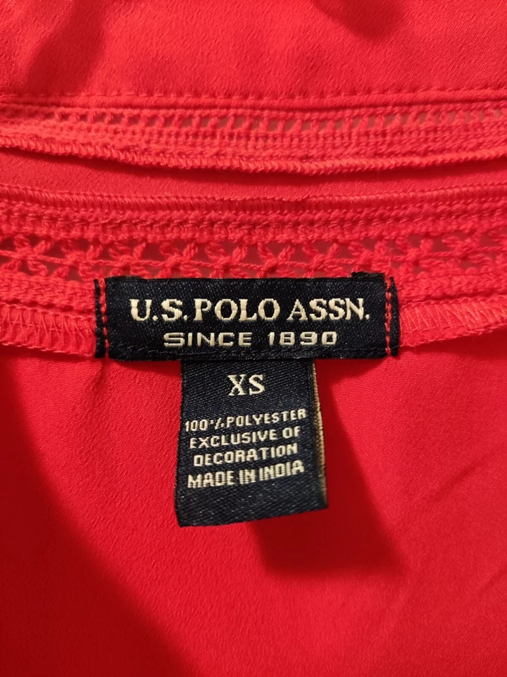 U.S Polo Assn. Blusa roja de manga larga con botones para mujer talla XS. P-T-P: 18 pulgadas Foto 2 de 3
