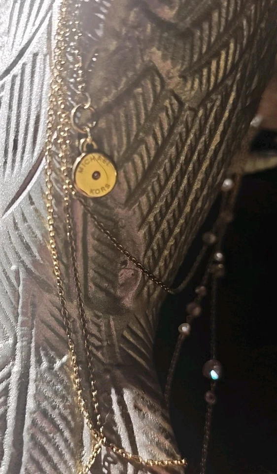 CADENA MULTI HEBRA TONO DORADO MICHAEL KORS, TACHUELAS CRISTAL CIRCONITA, COLLAR Foto 4 de 4