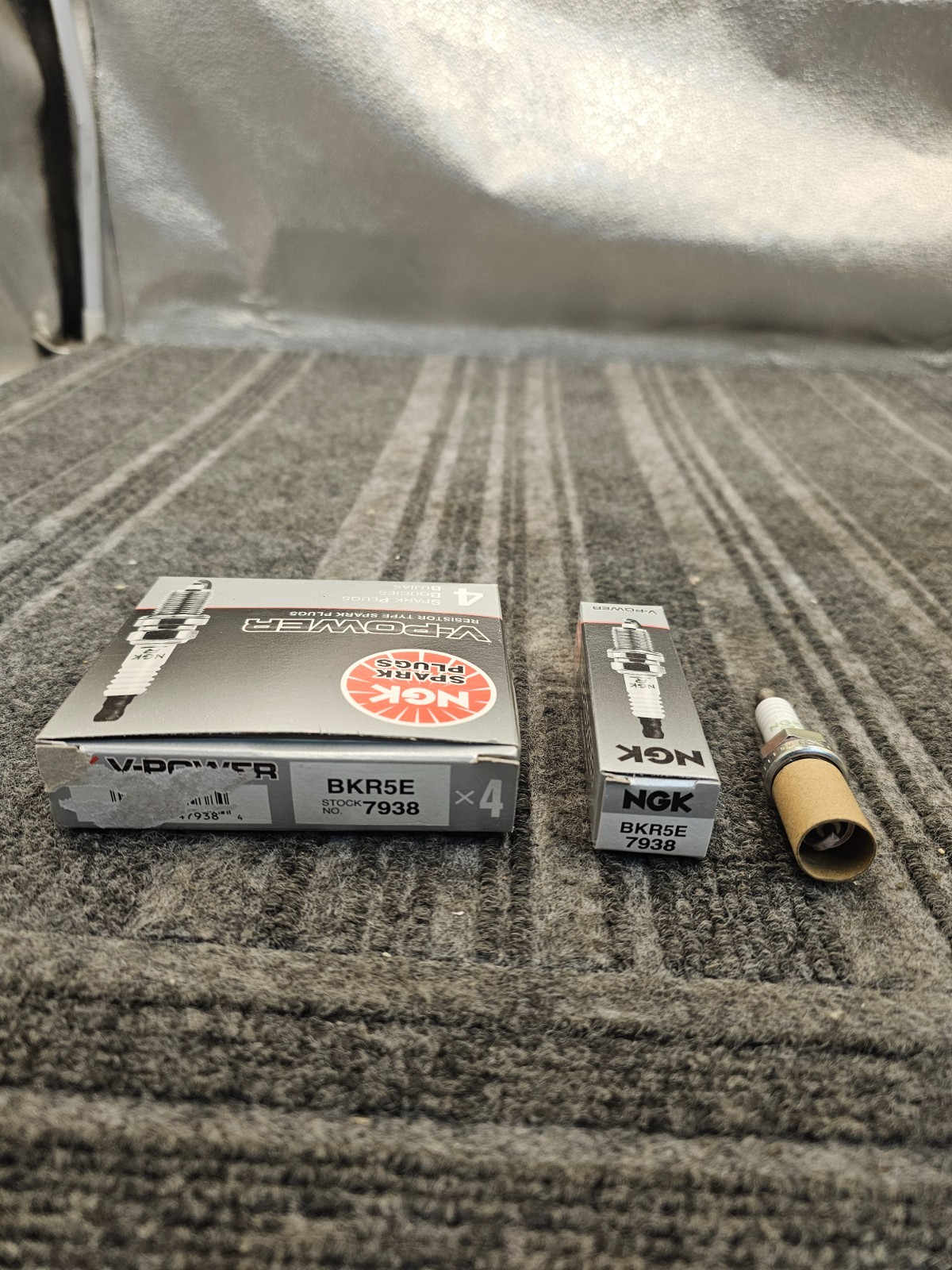 QTY 4 NGK BKR5E: V-Power Resistor-Type Spark Plugs Fits 2000 Honda Civic, City
