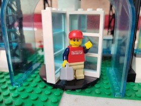 Lego City Town 7894 Airport, all 5 minifigs, vehicle, plane, luggage, incomplete