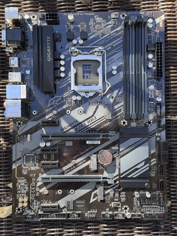 GIGABYTE B365 HD3 ATX LGA1151 DDR4 4DIMM M.2 HDMI DualBIOS Gaming