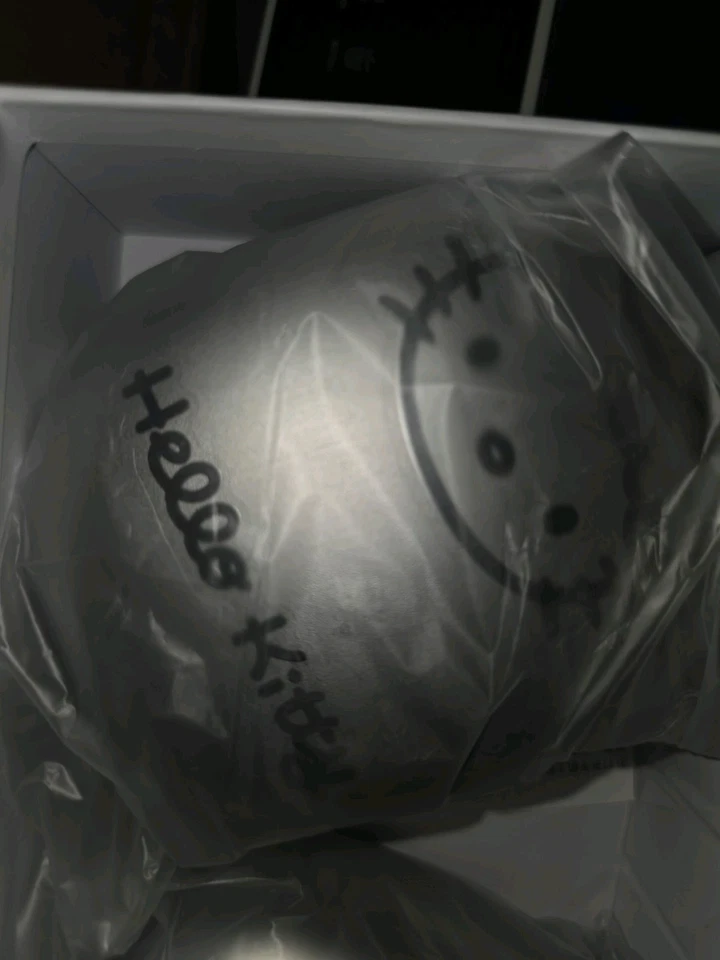 Hello Kitty Wireless Headphones - Image 4 of 4