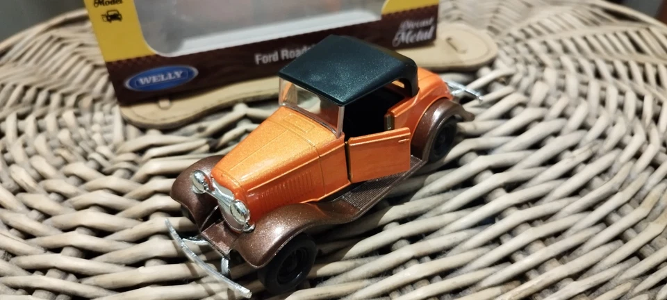 Modellino Ford Roadster Welly Scala 1:35 - Immagine 3 di 4