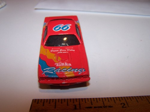 Maisto PLYMOUTH HEMI CUDA Evan Daley 66 TONKA Racing - Picture 4 of 6