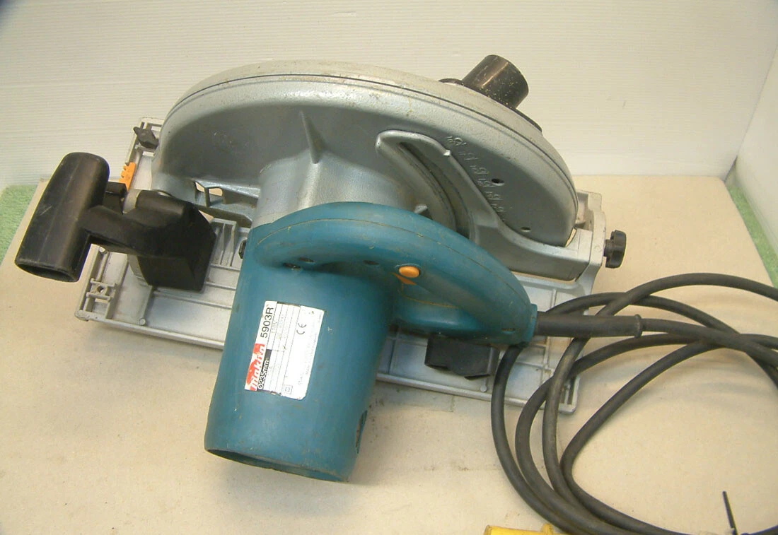 Makita 5903R Circular Saw Heavy Duty 235mm 9 inch 110v 1500Watts with New Blade