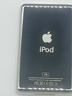 【A O】iPod Classic 第7世代 シルバー 1TB 🔥NEW Apple iPod Classic 7th Generation Silver 1TB SEALED -- Best
