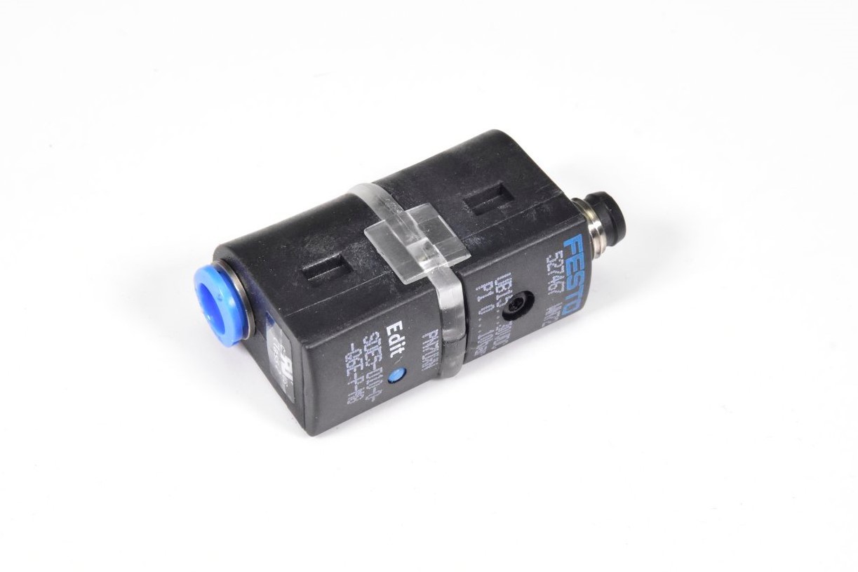 FESTO 527467, SDE5-D10-0-Q6E-P-M8, Pressure sensor