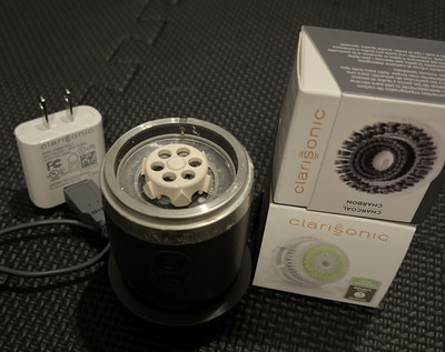 Clarisonic Mia Fit Skincare Cleaning Device Charger Preowned 2 Brush Heads New