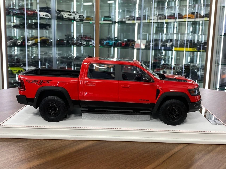Dodge Ram TRX 1500 by Diamand Flame Red -Ltd. 40pcs - Collector Car[1:18 Resin] - Image 4 of 4