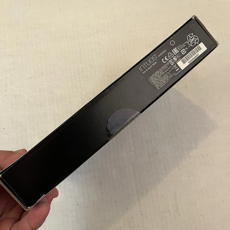 Wacom Intuos ART PEN & TOUCH TABLET Creative Art - Black New Open Box Unused - Image 2 of 4