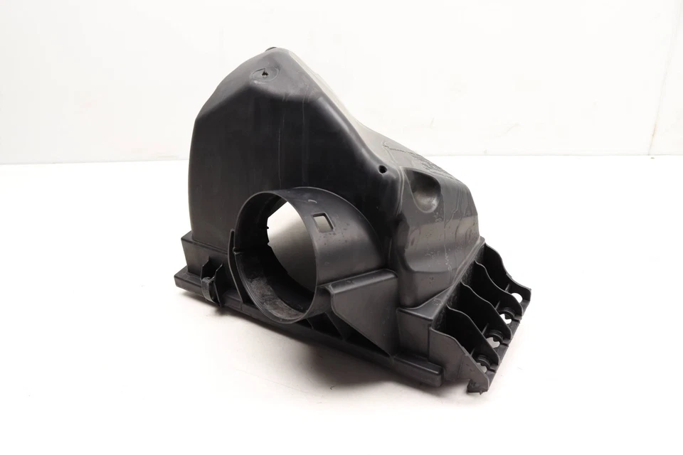 BMW 528I XDRIVE 2012-2016 2,0 L - Caja de filtro de aire del motor/carcasa (inferior) Foto 2 de 4