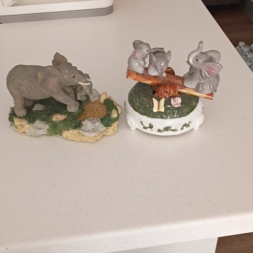 Mother And Baby Elephant Music Playing Figurine. Wind Up Mechanism