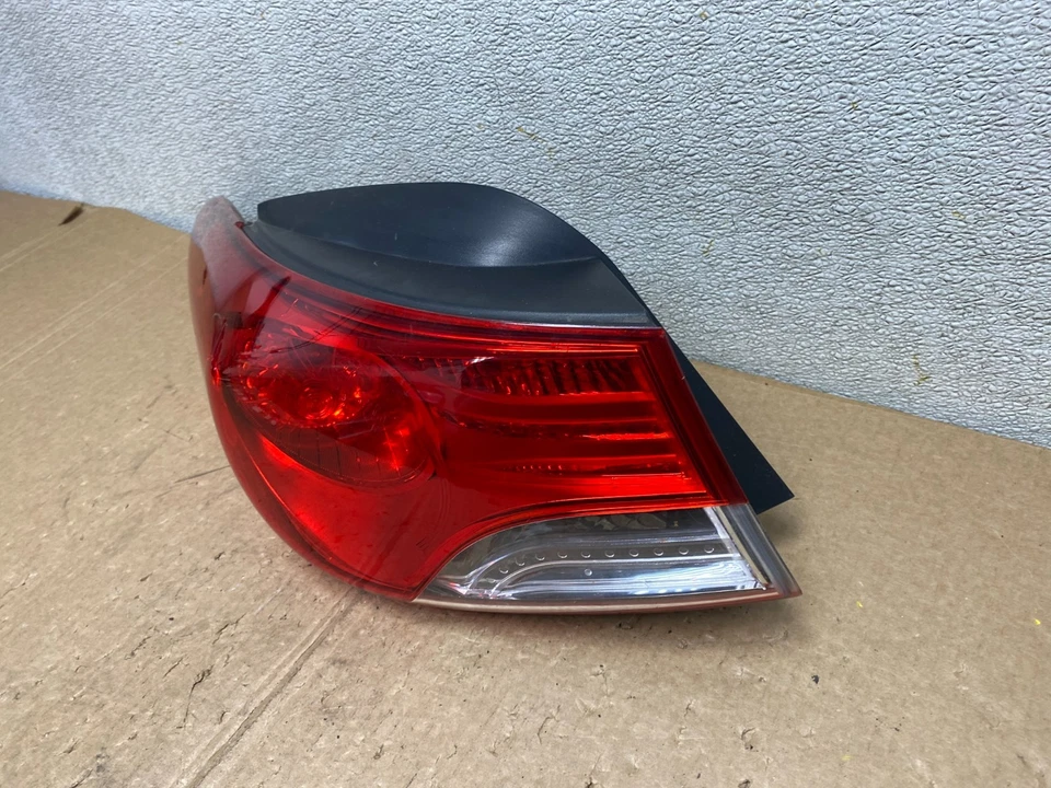 2011 2012 2013 Hyundai Elantra Sedan Left Driver Side Tail Light OEM V3007 DW - Image 2 of 4