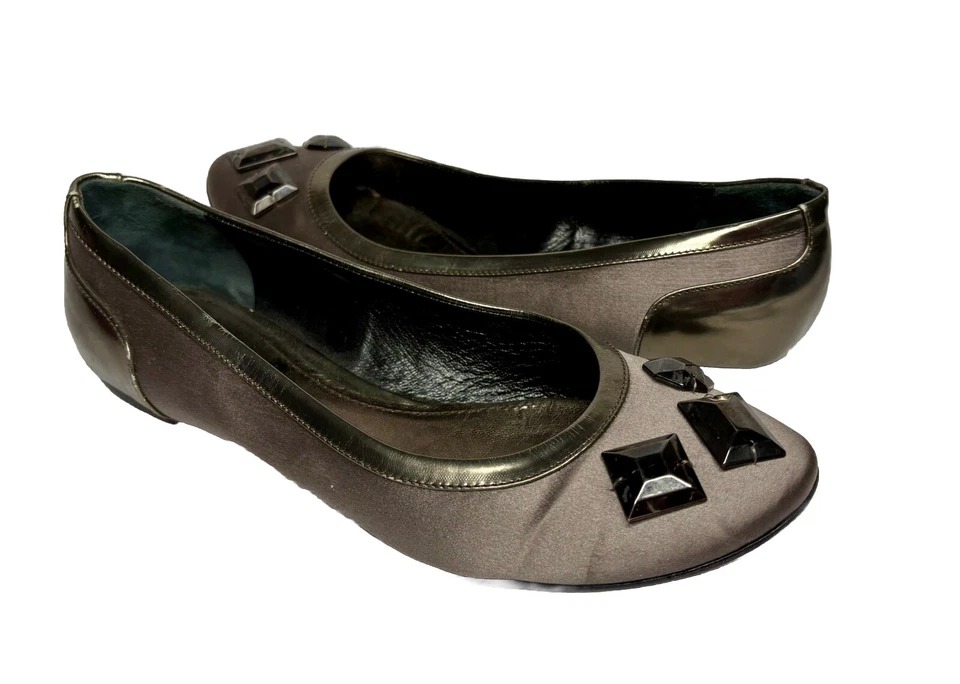 Zapatos planos de ballet satinado con joyas Burberry adornados gris plata para mujer 36 EE. UU. 5,5/6 Foto 4 de 4