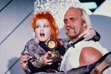 Cyndi Lauper Being Held By Hulk Hoga Grammy Awards 1985 OLD MUSIC PHOTO