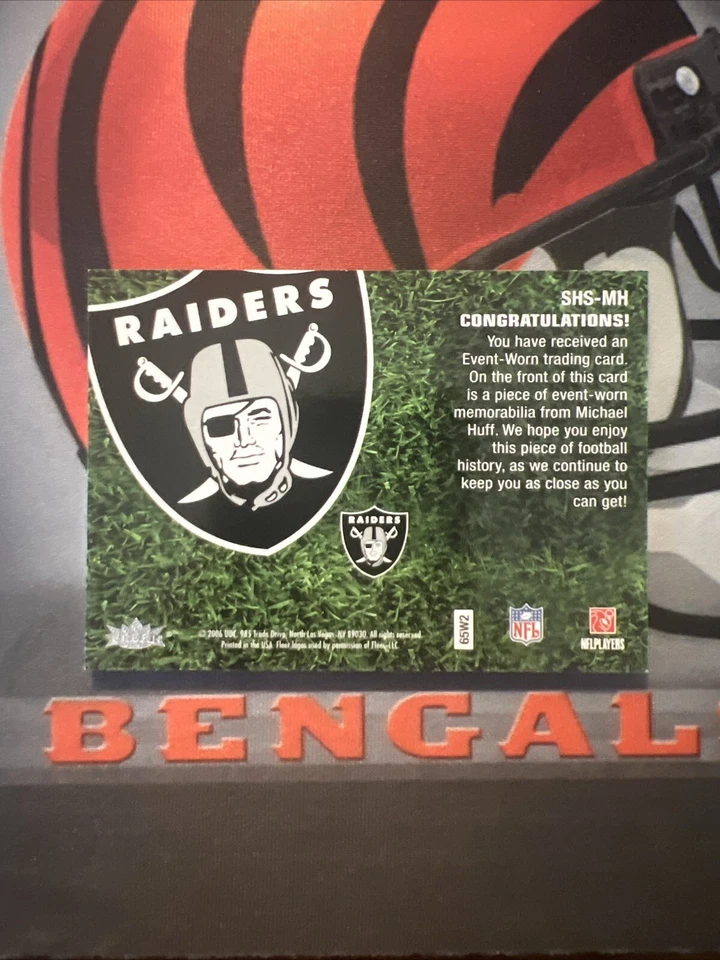 2006 Flair Showcase Stitches Rookie Michael Huff #SHS-MH RAIDERS RC - Image 2 of 2