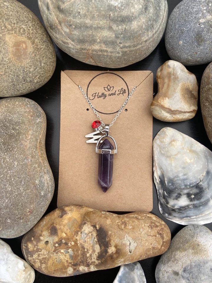 Collar personalizado cristal púrpura amatista iniciales del alfabeto y piedra de nacimiento  Foto 2 de 4