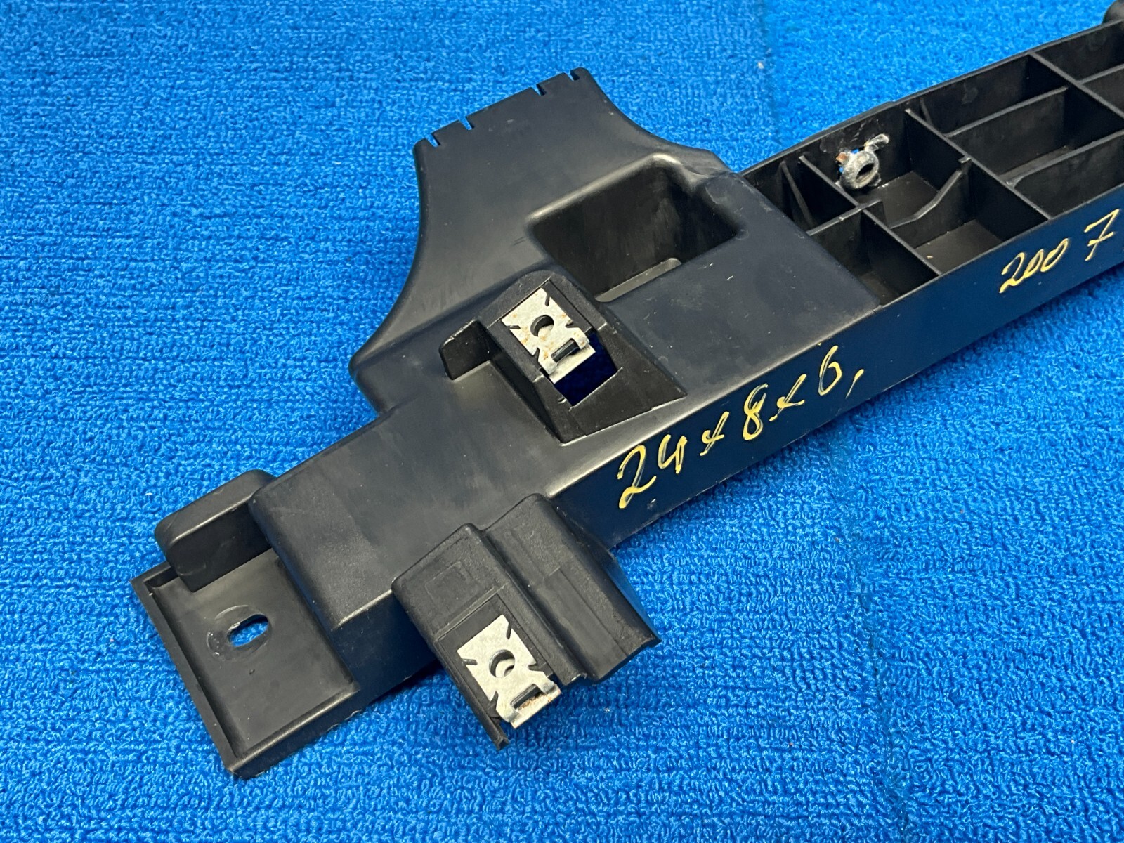 2005 - 2010 BENTLEY CONTINENTAL GTC REAR RIGHT BUMPER HOLDER SUPPORT BRACKET OEM