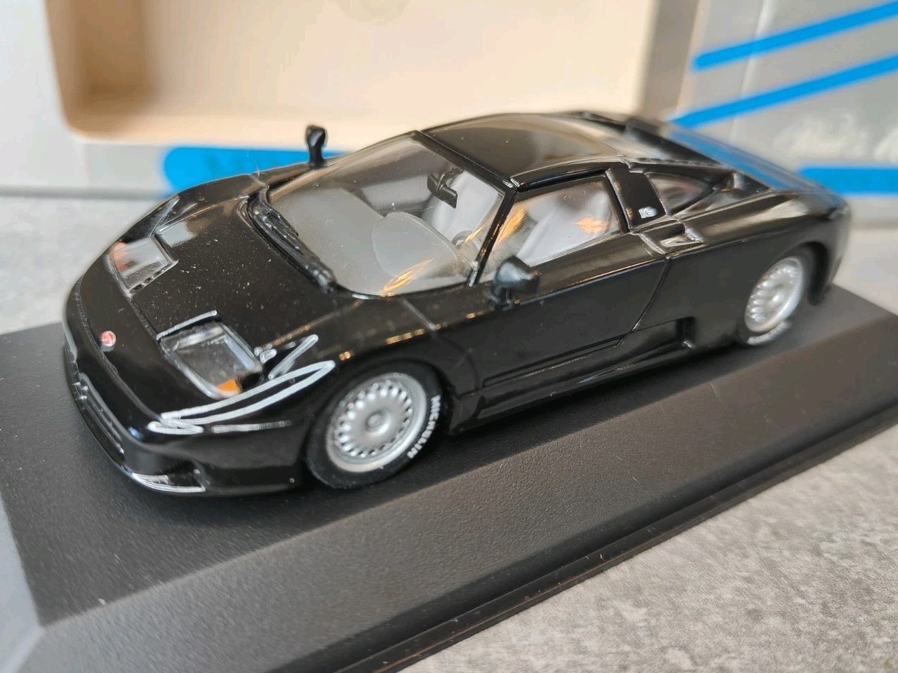 Minichamps Bugatti Eb110 1994 1:43 430102111